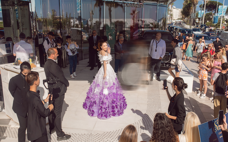 Lý Nhã Kỳ mang hoa oải hương lên thảm đỏ Cannes 2022 Cannes 2022 06