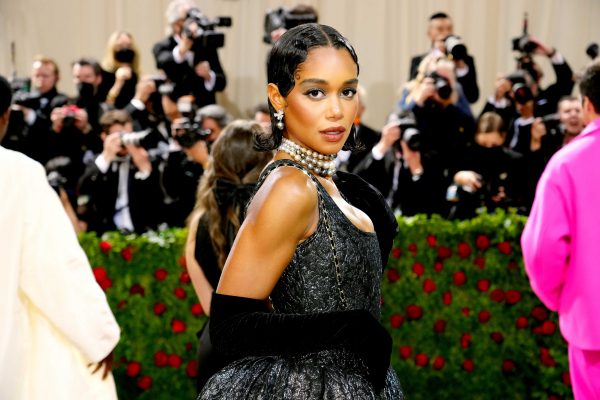 Laura Harrier và NTK Victor Glemaud diện trang phục của H&M đến Met Gala Victor-Glemaud-03