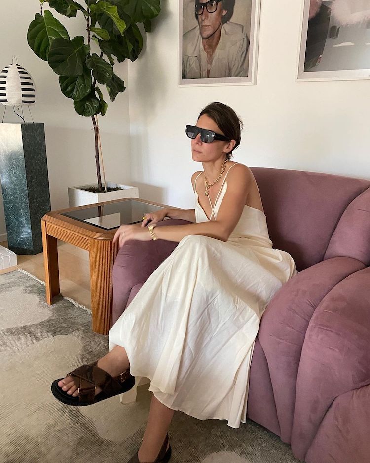7 món đồ giúp những cô gái pháp nổi bật với phong cách tối giản co gai phap sandal jen wonders