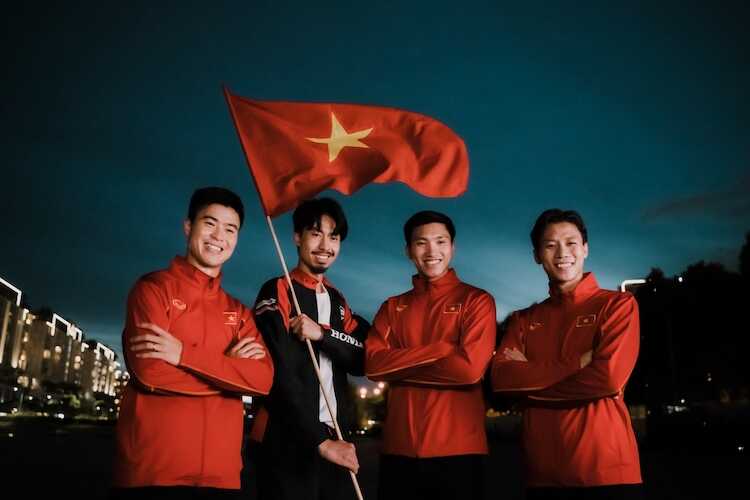 Đen tung MV Đi Trong Mùa Hè quy tụ hơn 1000 diễn viên Đi Trong Mùa Hè