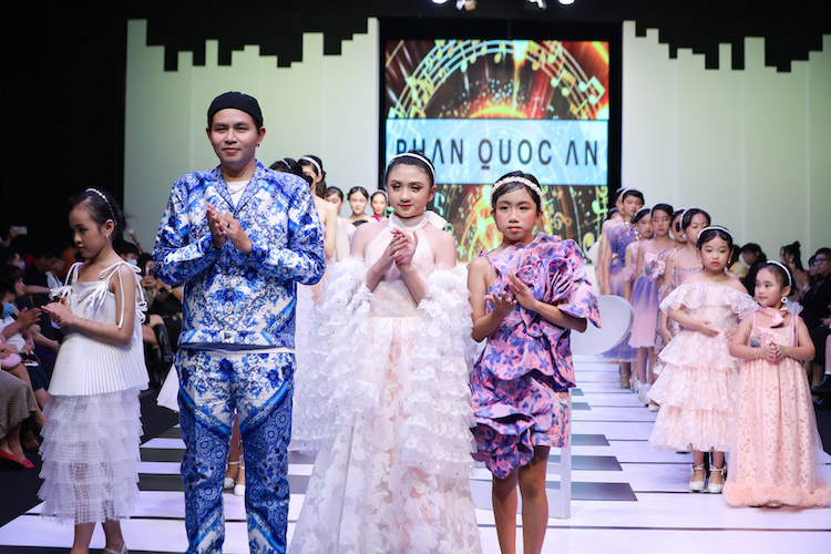 Gần 150 mẫu thiết kế được trình diễn tại Đêm hội mẫu nhí 2022 – Fashion Melody Dem-hoi-mau-nhi-2022-NTK- Phan-Quoc-An