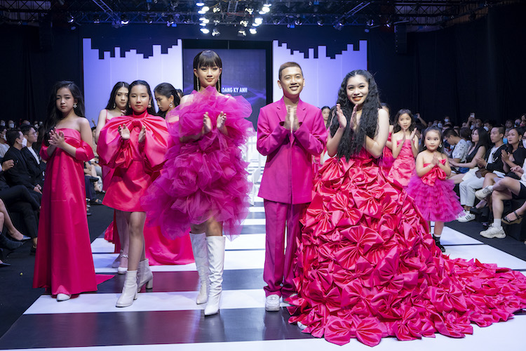 Gần 150 mẫu thiết kế được trình diễn tại Đêm hội mẫu nhí 2022 – Fashion Melody Dem-hoi-mau-nhi-2022-NTK-Truong-Hoang-Ky-Anh