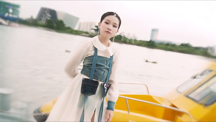 Walking-On-The-River-04