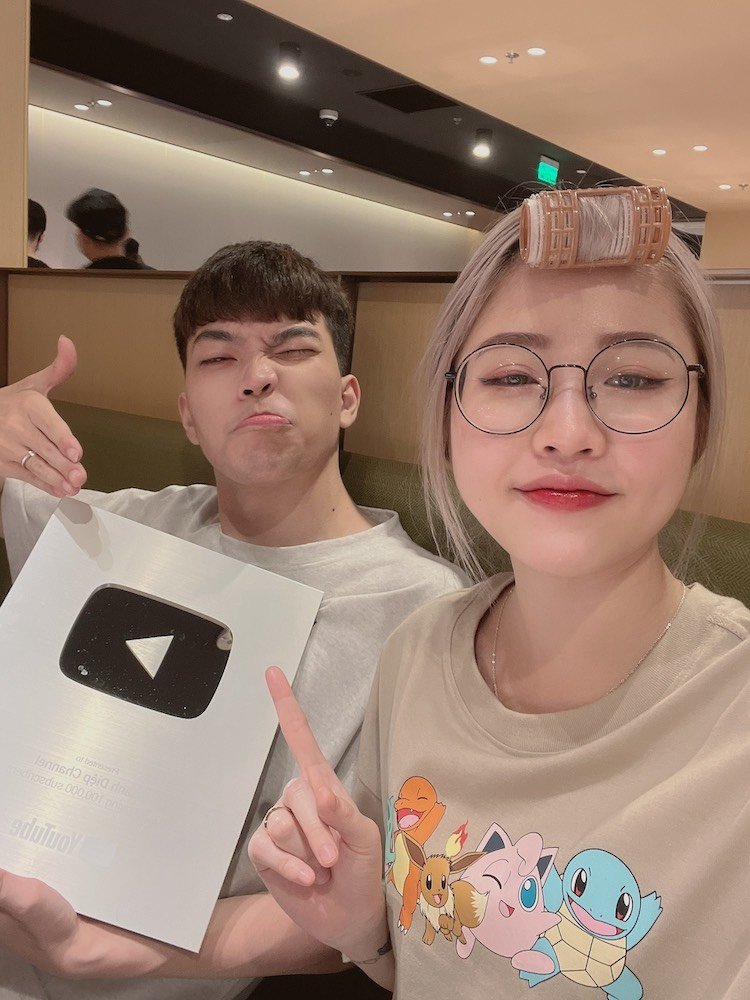 Nhân ngày Quốc tế nụ hôn, điểm danh 3 couple YouTuber siêu dễ thương đốn tin cộng đồng mạng Ngay-Quoc-te-nu-hon-03