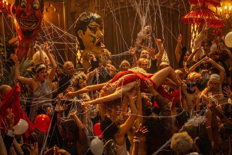 Brad Pitt và Margot Robbie táo bạo trong trailer BABYLON của đạo diễn Damien Chazelle BABYLON