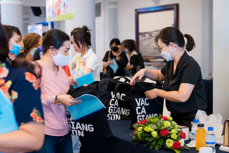 BAEMIN tri nhân khách hàng nữ nhân ngày Phụ nữ Việt Nam BAEMIN-003