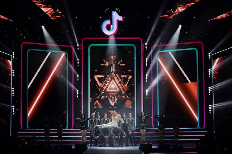 Đêm Gala Night Fashup 2022 By Tiktok đã tìm được 4 quán quân GALA NIGHT FASHUP 2022 13