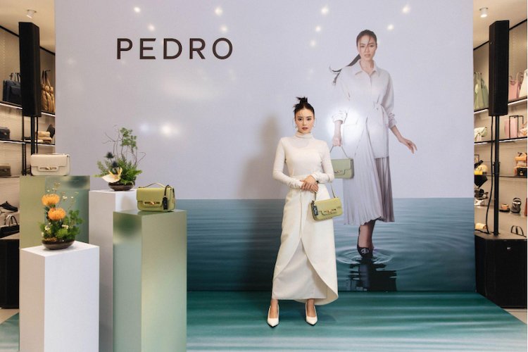 Pedro ra mắt phiên bản túi Kate Bag màu xanh olive độc quyền Kate Bag