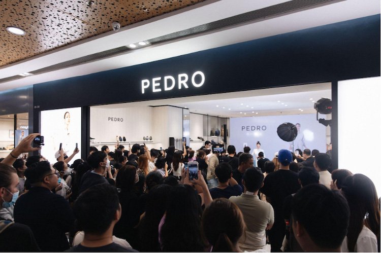 Pedro ra mắt phiên bản túi Kate Bag màu xanh olive độc quyền Kate-Bag-08