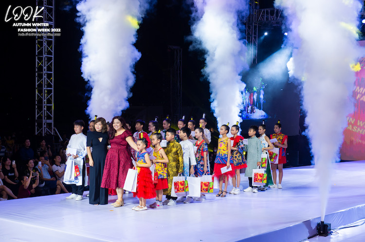 Hơn 150 người mẫu góp mặt trong Tuần lễ thời trang thu đông 2022 Tuan-le-thoi-trang-thu-dong227