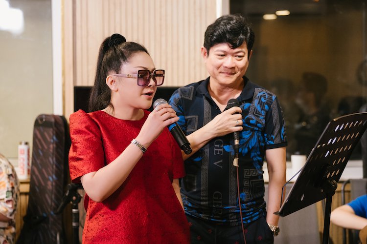 Với nam ca sĩ Mạnh Đình