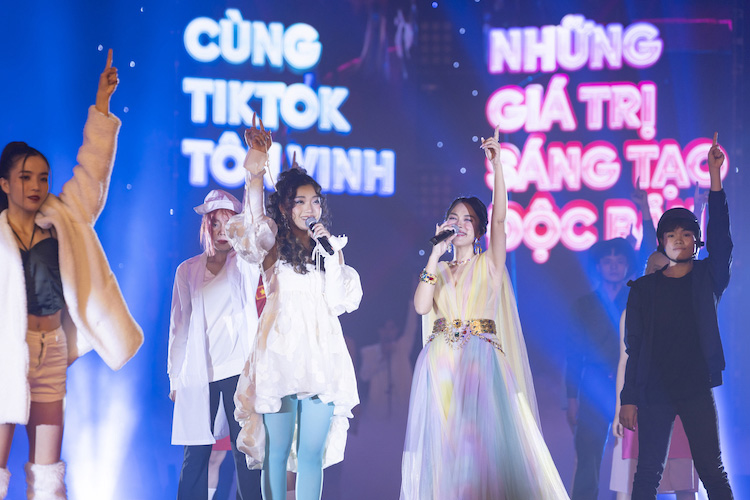 Dem-vinh-danh-tiktok-awards-2022-01