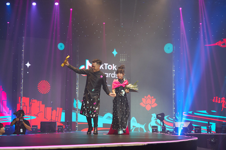 Dem-vinh-danh-tiktok-awards-2022-09