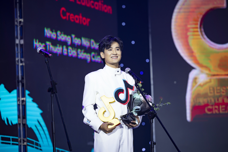 Dem-vinh-danh-tiktok-awards-2022-11