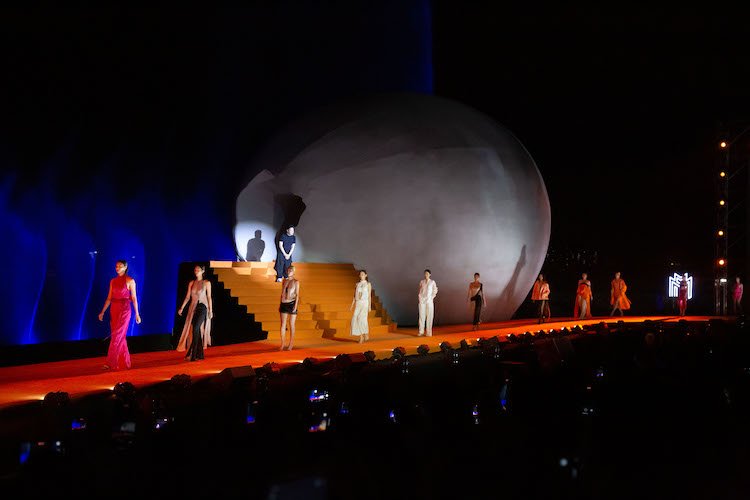 Hơn 100 bộ trang phục trình diễn đêm ELLE FASHION SHOW 2022 ELLE-FASHION-SHOW-2022-03
