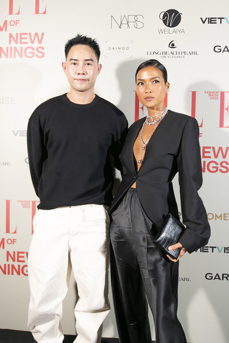 Thảm đỏ ELLE Fashion Show 2022 ngập tràn sắc trắng tham do ELLE Fashion Show 2022 NTK Lam Gia Khang bang lang