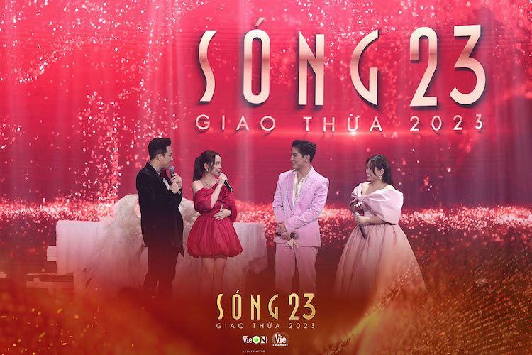 Bích Phương thử sức làm MC trong Sóng 23 phát sóng đêm Giao Thừa Song-23-01