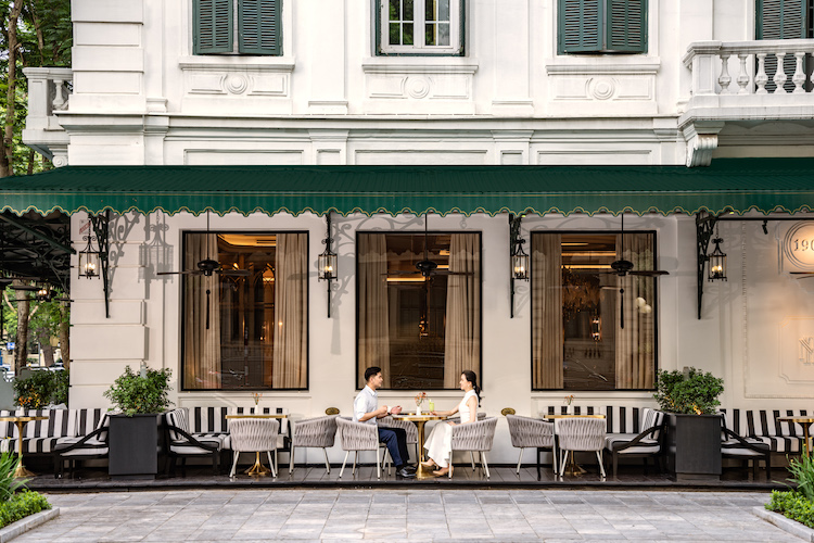 diem-den-lang-man-Valentine-Melia-Metropole-ha-noi3