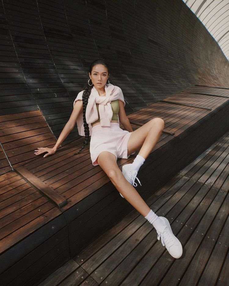 Thuần phục mọi bản phối với 5 kiểu giày trắng đơn giản mà trendy giay-trang-02