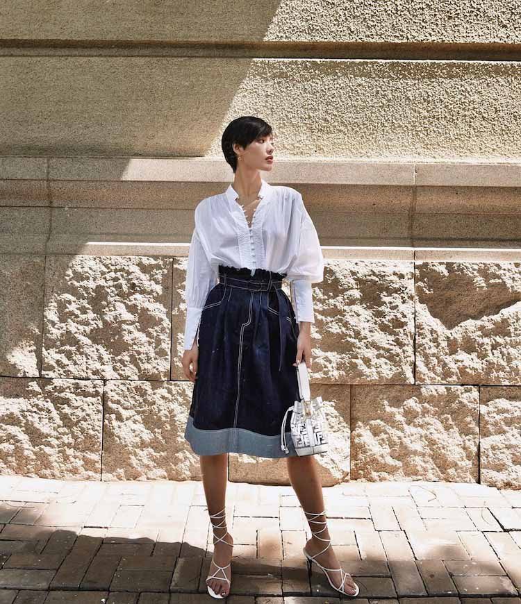 Thuần phục mọi bản phối với 5 kiểu giày trắng đơn giản mà trendy giay trang 10