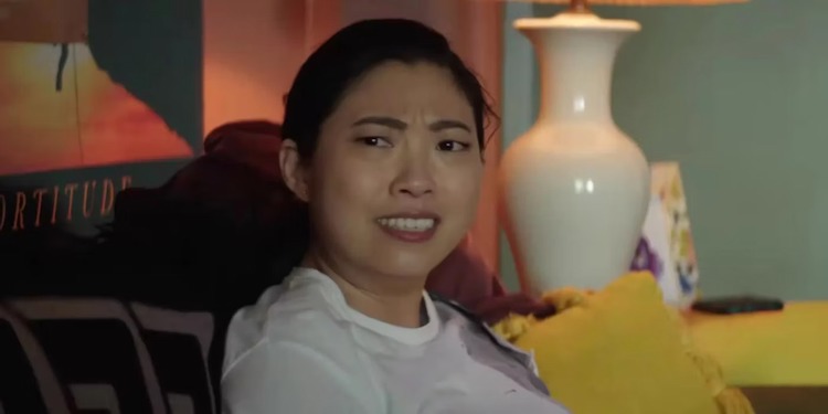 Awkwafina – nữ diễn viên gốc Á làm nên lịch sử với giải Quả cầu vàng Awkwafina-09