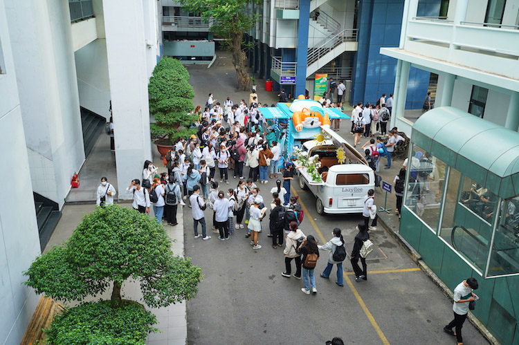 BAEMIN dai sinh nhat Food Truck2