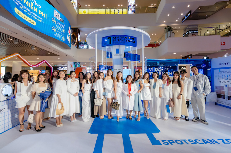 mô hình phòng lab khổng lồ La Roche-Posay 