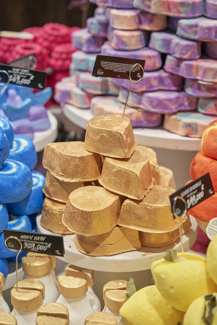 LUSH 01