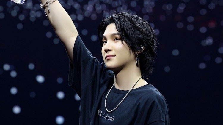 SUGA và hành trình đi tìm tiếng nói riêng SUGA