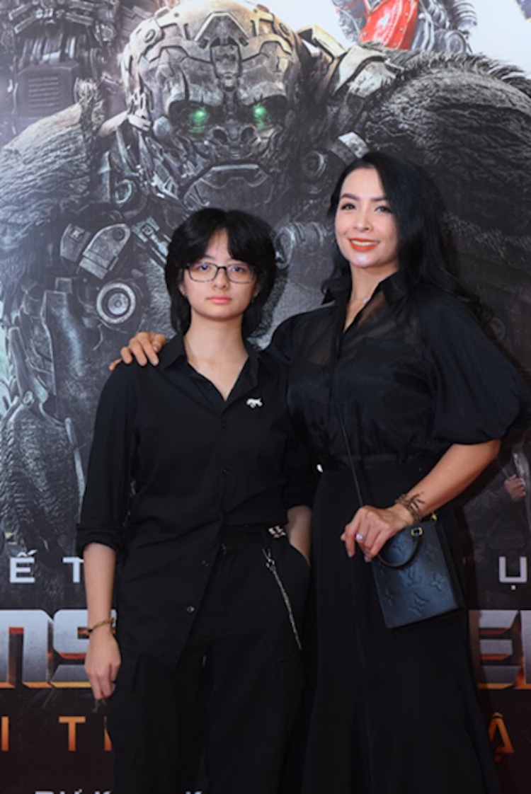 Thuy Hang con gai