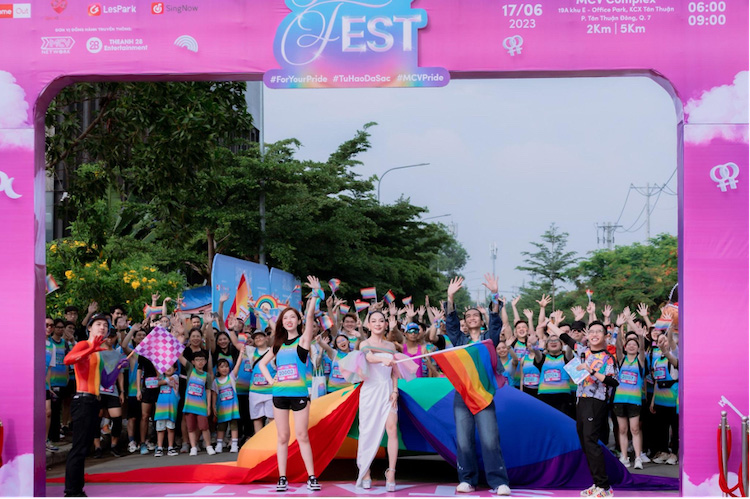 Chuỗi sự kiện #TuHaoDaSac 2023 kết nối hàng trăm sắc màu đến từ cộng đồng LGBTQIA+ TuHaoDaSac 13