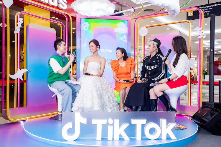 Chuỗi sự kiện #TuHaoDaSac 2023 kết nối hàng trăm sắc màu đến từ cộng đồng LGBTQIA+ #TuHaoDaSac 2023