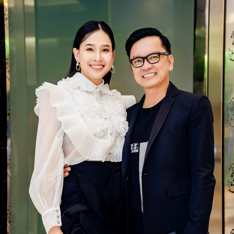 Dương Mỹ Linh cùng chồng