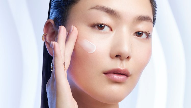 1 bước trước thời gian với kem dưỡng 300-Peptide Rénergie từ Lancôme Kem dưỡng 300-Peptide Rénergie