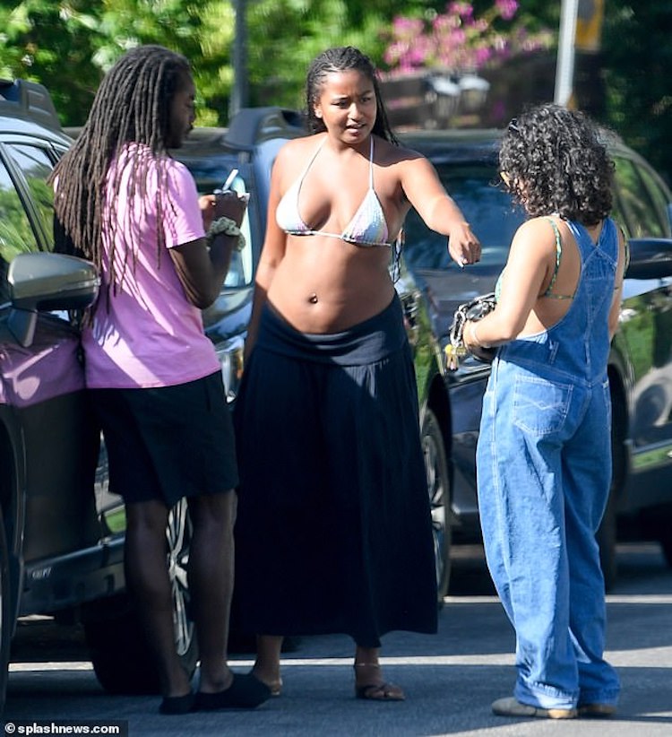 Con gái út ông Obama, Sasha Obama mặc nội y xuống phố Sasha-Obama-08