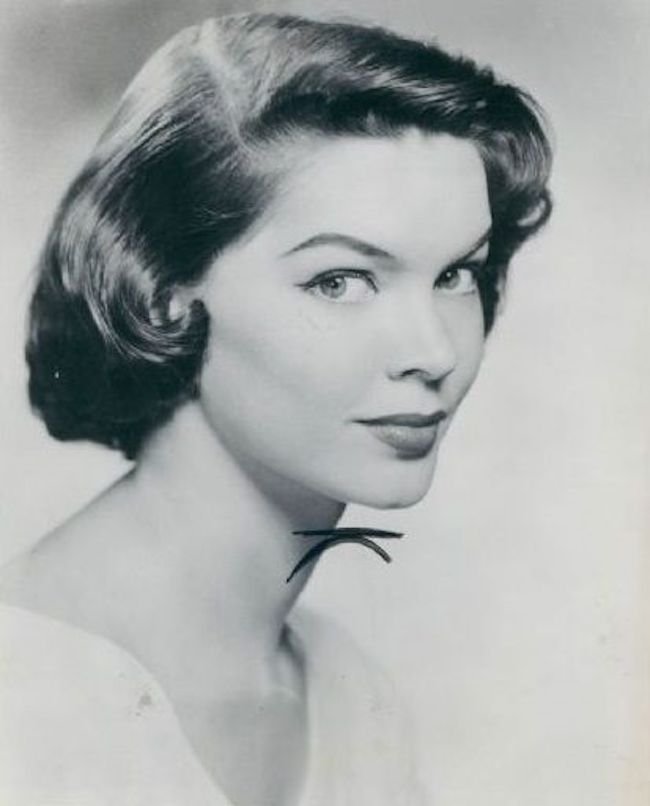 Ellen Burstyn vẫn gây “ám ảnh” ở tuổi 90 Ellen Burstyn