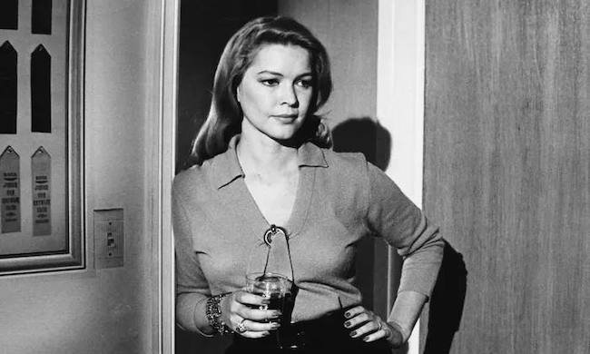 Ellen Burstyn vẫn gây “ám ảnh” ở tuổi 90 Ellen Burstyn
