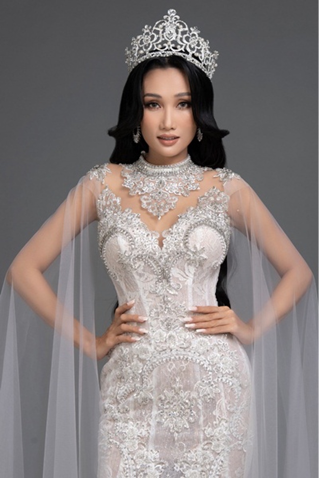 Huỳnh Thi cùng lúc được 3 tổ chức vinh danh là Người Đẹp Vì Cộng Đồng Huynh-Thi-03