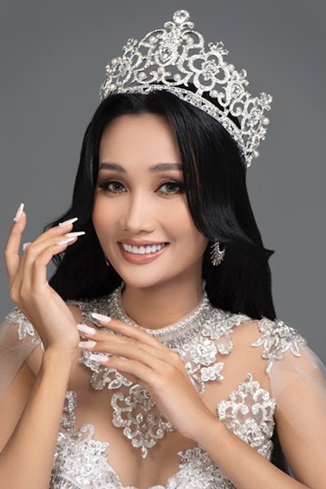 Huỳnh Thi cùng lúc được 3 tổ chức vinh danh là Người Đẹp Vì Cộng Đồng Huynh-Thi-04