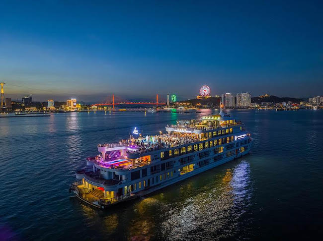 Du thuyền Ambassador Cruise II trên Vịnh Hạ Long sẵn sàng chào đón vị khách thứ 200.000 du-thuyen-Ambassador-Cruise-II-03