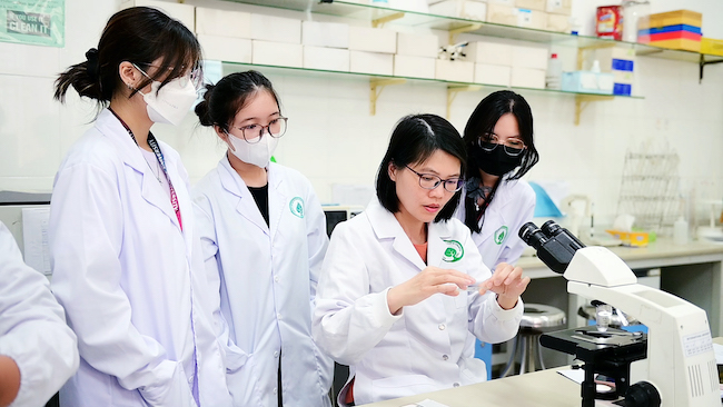 L’Oréal – UNESCO công bố 3 nhà khoa học nữ xuất sắc năm 2023 nha-khoa-hoc-nu-xuat-sac-2023-PGSTS-nguyen-thi-thu-hoai1