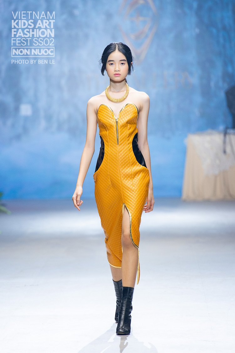 Mẫu nhí Model Kid Bình Dương tự tin sải bước tại Vietnam Kids Art Fashion Fest 2 NTK huynh thuc Model Teen Gia Ngan