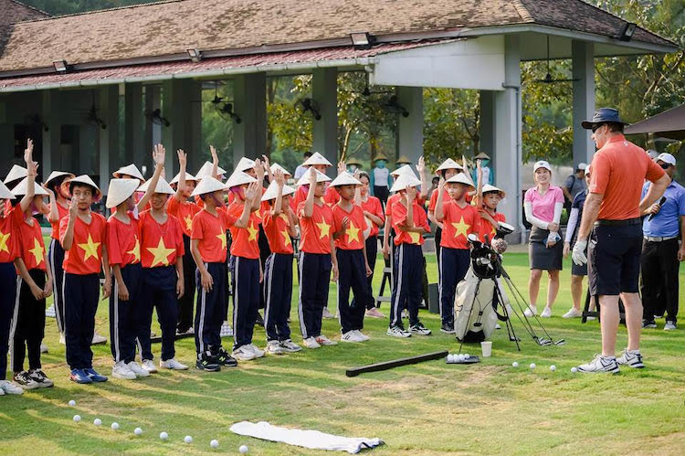 dua-golf-ve-truong-hoc-01
