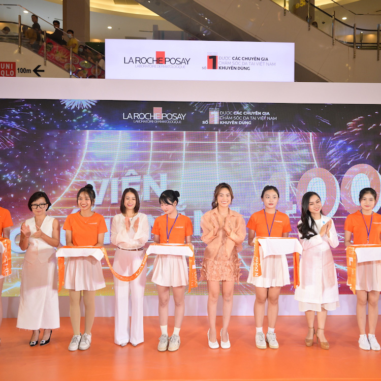 trien-lam-cong-nghe-UV-Light-da-giac-quan-9