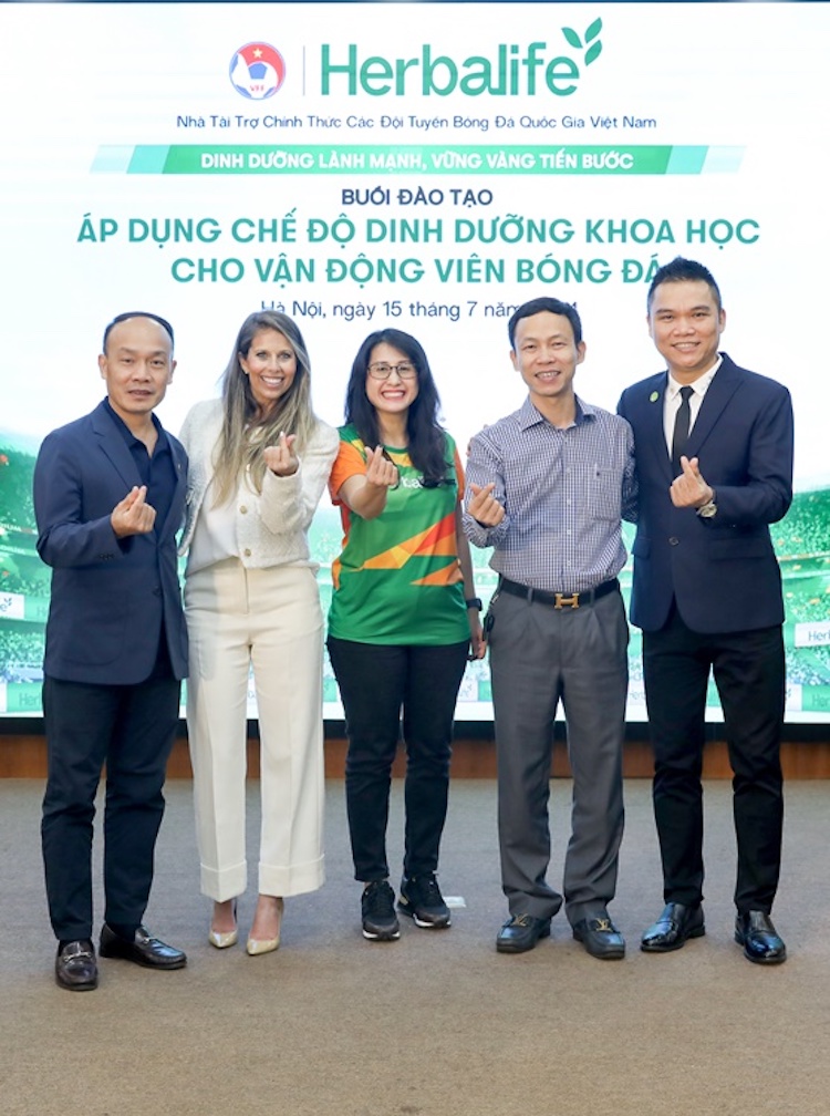 Herbalife Việt Nam đào tạo về dinh dưỡng khoa học trong thể thao cho các CLB bóng đá Việt Nam Herbalife01