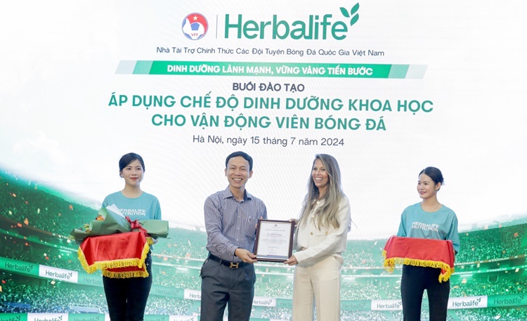 Herbalife Việt Nam đào tạo về dinh dưỡng khoa học trong thể thao cho các CLB bóng đá Việt Nam Herbalife06
