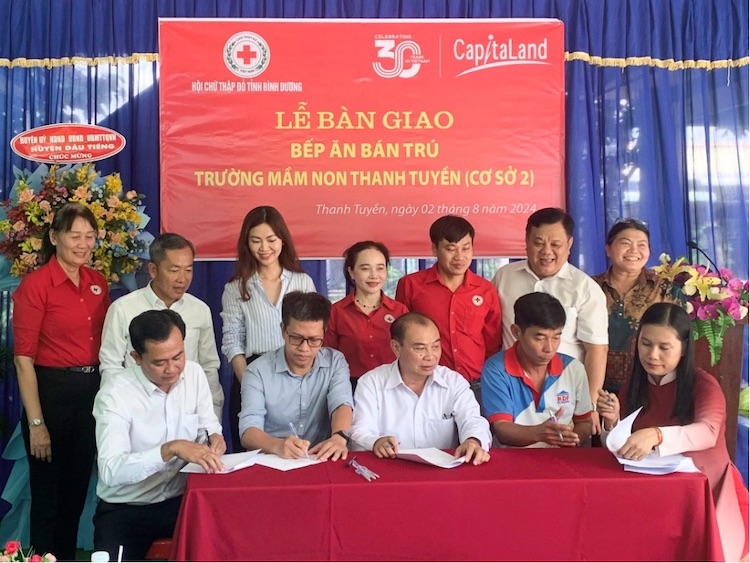Buoc-chan-gan-ket-yeu-thuong-03