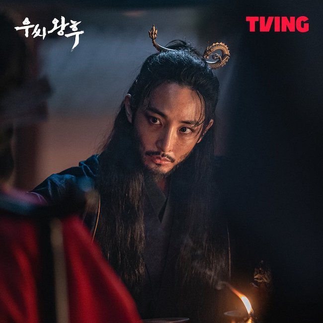 Nữ hoàng Woo (Queen Woo) gây sốt bởi dàn sao đình đám nu-hoang-woo-Queen-Woo-07