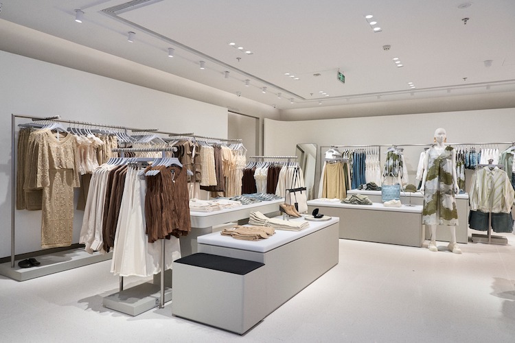 URBAN REVIVO – thương hiệu “Fast Luxury Fashion” ra mắt cửa hàng đầu tiên tại Vincom Đồng Khởi Urban-revivo-08