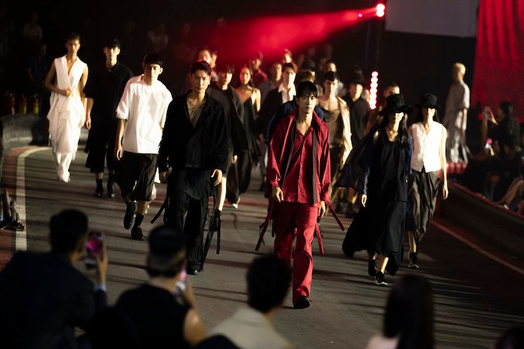 ELLEMAN Fashion Show 2024 bùng nổ với sân khấu dài gần 400 mét elleman-fashion-show-2024-moidien